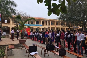 Nhà trường tổ chức tuyên truyền Ngày Pháp luật nước CHXHCN Việt Nam
