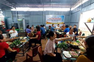 KỶ NIỆM 95 NĂM NGÀY THÀNH LẬP CÔNG ĐOÀN VIỆT NAM - HƠI ẤM TỪ BỮA CƠM CÔNG ĐOÀN